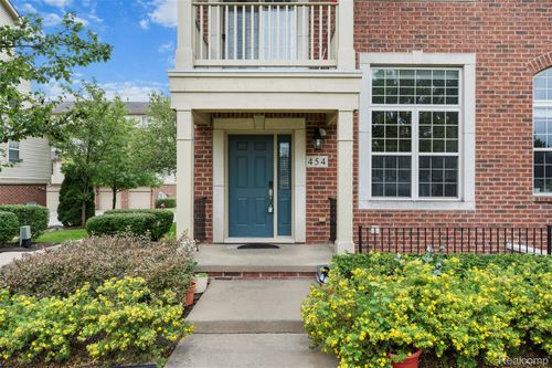 454 Old Pine Way, Walled Lake, MI, 48390-3546 | Card Image