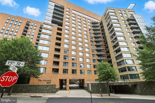 111-2001 15th St N, ARLINGTON, VA, 22201-2689 | Card Image