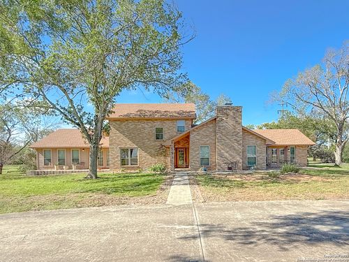 591 Fm 2200 W, Devine, TX, 78016-4529 | Card Image