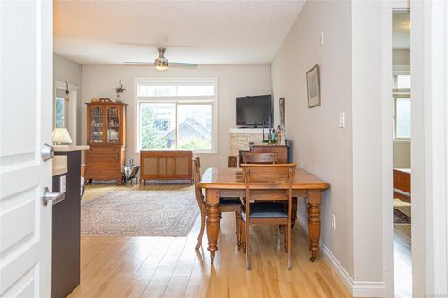207-2117 Meredith Rd, Nanaimo, BC, V9S2N2 | Card Image