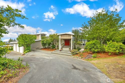 8840 Ne 24th St, Clyde Hill, WA, 98004-2425 | Card Image