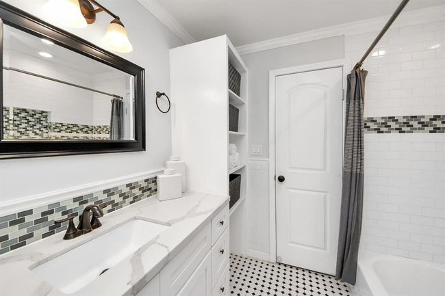5222 W 43 Rd St, House other with 4 bedrooms, 2 bathrooms and null parking in Houston TX | Image 18