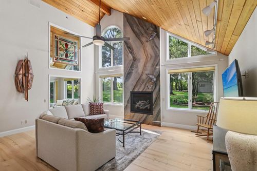 2395 White Oak Trl, Oregon, WI, 53575-2257 | Card Image