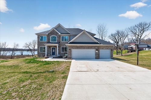 126 Parker Ln, Ortonville, MI, 48462-8978 | Card Image