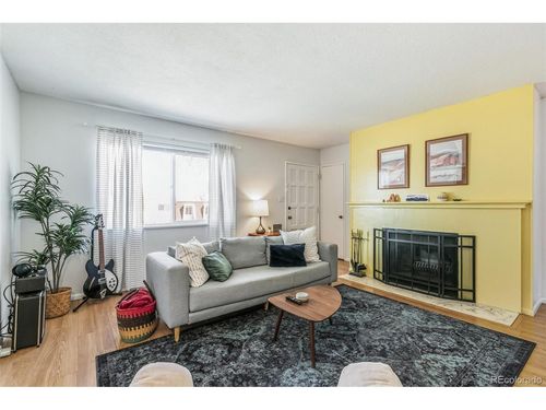 692 S Youngfield Ct, Lakewood, CO, 80228-2811 | Card Image