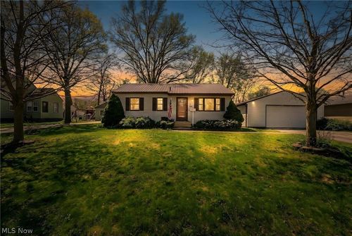 524 Jefferson Ave, Barberton, OH, 44203-2906 | Card Image