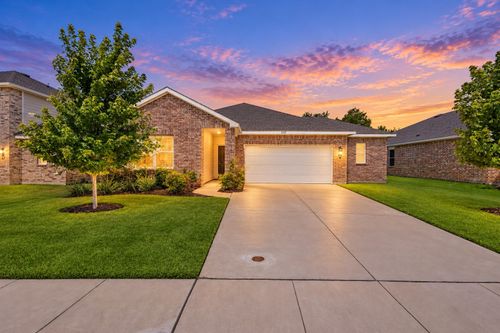 2325 Frio River Rd, Glenn Heights, TX, 75154-5666 | Card Image