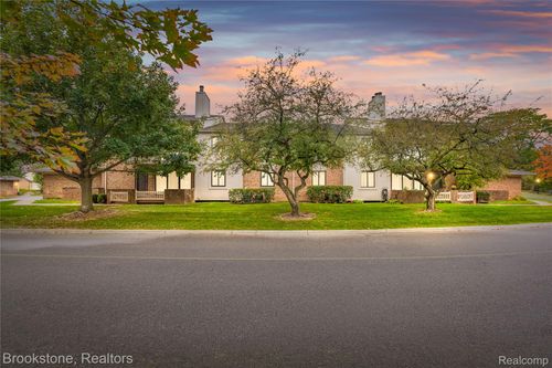 6572 Maple Lakes Dr, West Bloomfield, MI, 48322-3060 | Card Image
