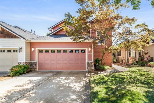 2786 Parkwood Village Ln, Central Point, OR, 97502-3537 | Card Image