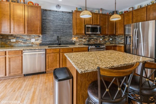 425 Town Center Blvd, Townhouse with 3 bedrooms, 3 bathrooms and 2 parking in Gilberts IL | Image 4
