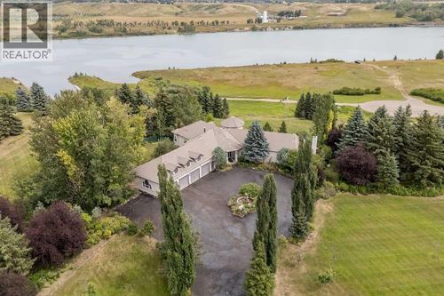 142 Emerald Bay Dr, Calgary, AB, T3Z1E2 | Card Image