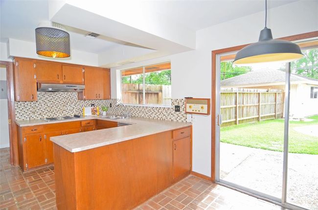 823 Timber Cove Dr, House other with 3 bedrooms, 2 bathrooms and 2 parking in Seabrook TX | Image 11