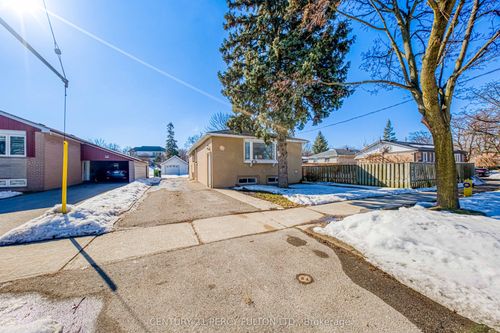 23 Wellesworth Dr, Etobicoke, ON, M9C4P5 | Card Image