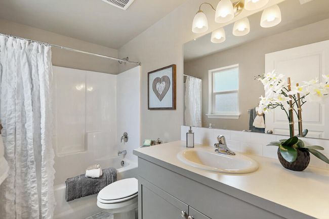 Darrington-MainBath-Web | Image 25
