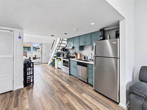 2-122 Swinburne Row, Newport, RI, 02840 | Card Image
