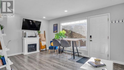 8-490 Southdale Road E, London South (South Q), ON, N6E1A4 | Card Image