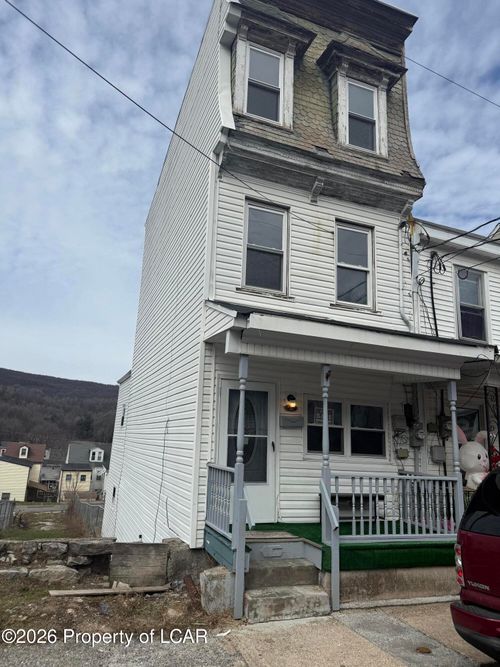 909 Brock St, Ashland, PA, 17921-1809 | Card Image
