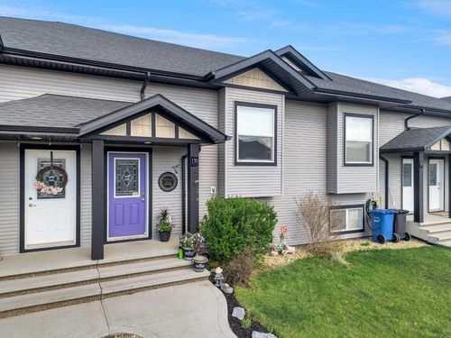 130 Henderson Crescent, Penhold, AB, T0M1R0 | Card Image