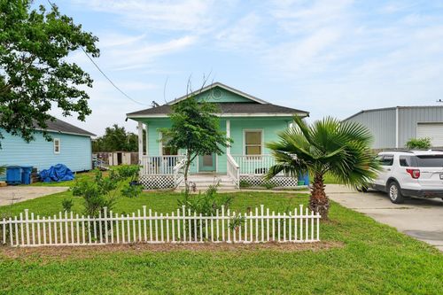 1824 Highway 35 S, Rockport, TX, 78382-3815 | Card Image