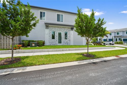 715 Se 15th St, Homestead, FL, 33034-3470 | Card Image