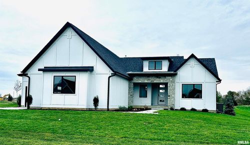 5127 Oak Ridge Ct, Bettendorf, IA, 52722-8260 | Card Image