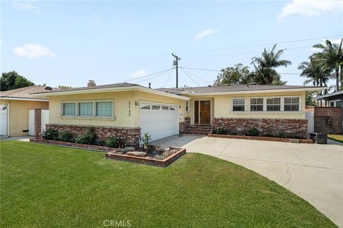 2137 Ostrom Ave, Long Beach, CA, 90815-3647 | Card Image