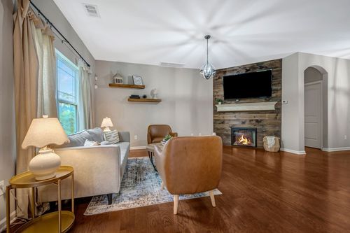 208 Wyburn Pl, Burns, TN, 37029-5110 | Card Image