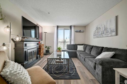 204-9 Country Village Bay Ne, Calgary, AB, T3K5J8 | Card Image