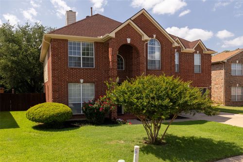 5732 Chelmsford Trl, Arlington, TX, 76018-2585 | Card Image