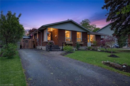 7 Windermere Crt, Guelph, ON, N1E3L3 | Card Image