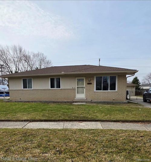 18576 Matthew Dr, Clinton Township, MI, 48035-2477 | Card Image