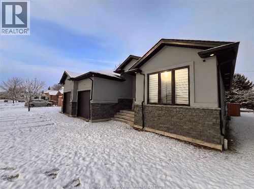 155 Gloucester Dr, Harrow, ON, N0R1G0 | Card Image