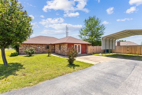 11 Woodhaven Ct, Krugerville, TX, 76227-9595 | Card Image