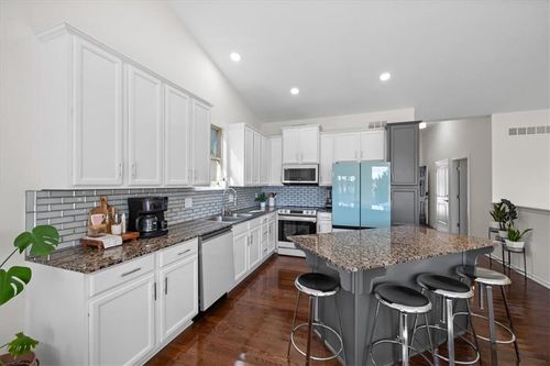 9047 Meadow View Dr, Shawnee, KS, 66227-7231 | Card Image