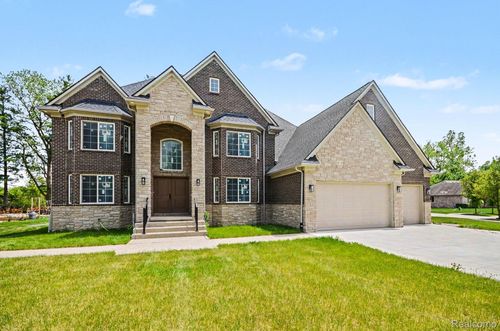 56350 Willow Creek Blvd, Shelby Twp, MI, 48316-1172 | Card Image