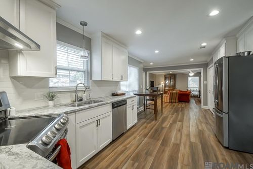 18733 W Lake Terrace Dr, Baton Rouge, LA, 70817-7586 | Card Image