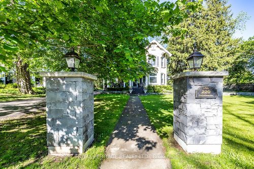 220 Cochrane St, Port Perry, ON, L9L1M1 | Card Image