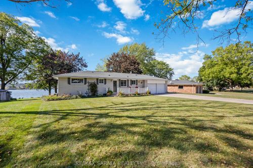 563 Riverside Dr, Corunna, ON, N0N1G0 | Card Image