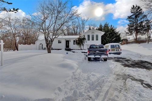 4 Halliday Rd, Coram, NY, 11727-3023 | Card Image