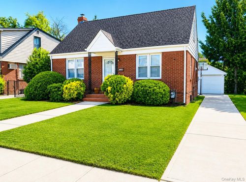 162 Colonial Avenue, North Hempstead, NY, 11596 | Card Image