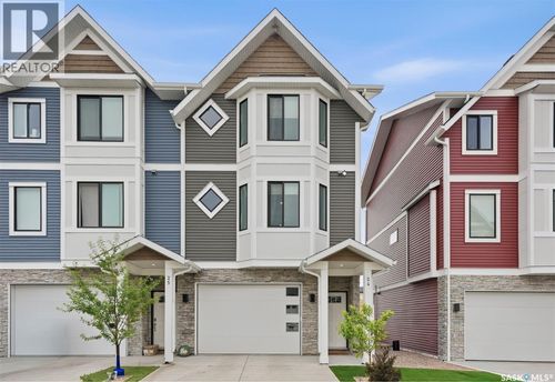 900 St Andrews Lane, Townhouse with 3 bedrooms, 3 bathrooms and null parking in Warman SK | Card Image
