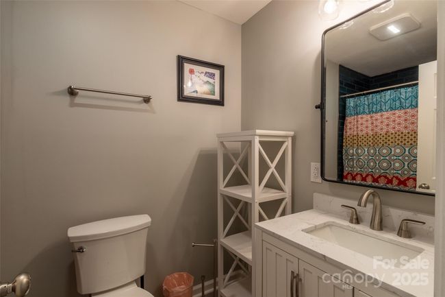 Guest bath | Image 30