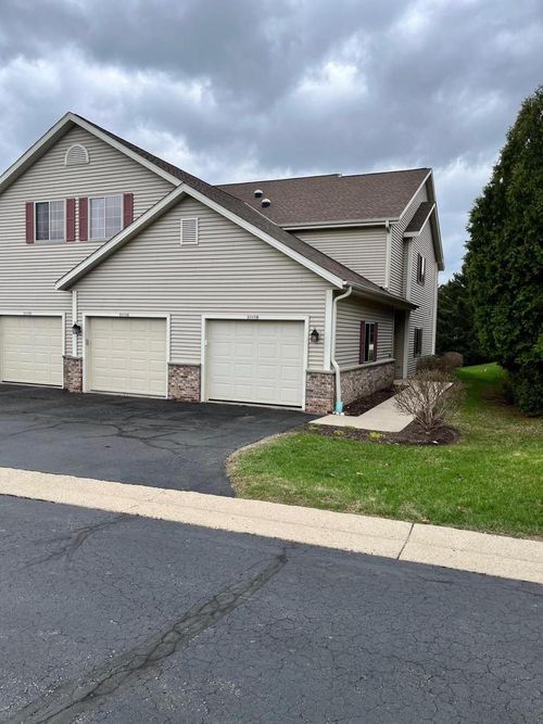 h-2112 Pine Ridge Court, Grafton, WI, 53024 | Card Image