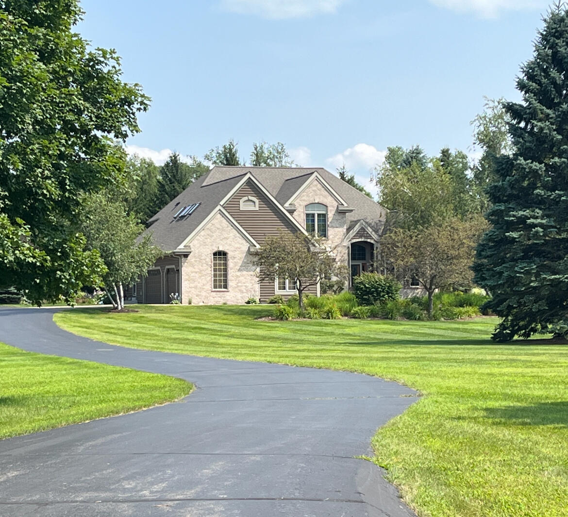 Hidden Oaks Dr, East Troy, WI 53120