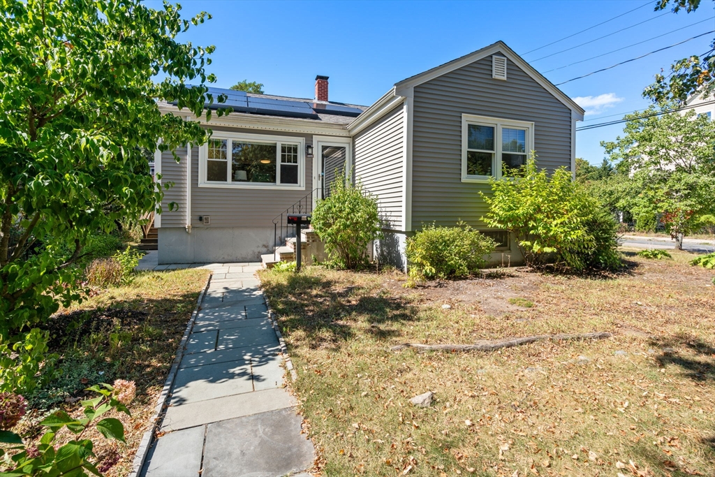 Laurie Ave, West Roxbury, MA 02132