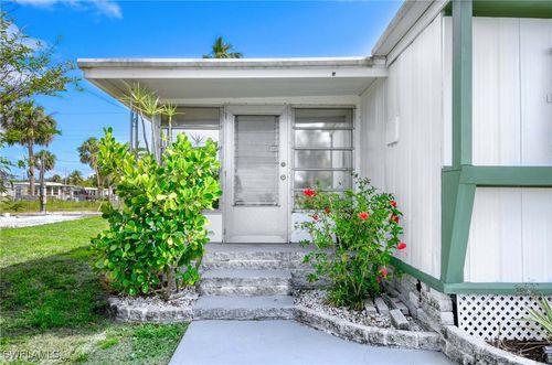 9 Henderson Dr, NAPLES, FL, 34114-8207 | Card Image