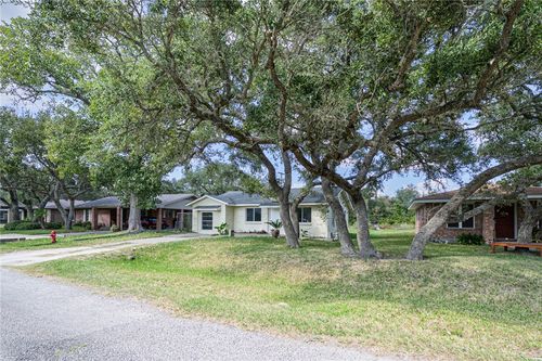 123 Cenizo St, Rockport, TX, 78382-7001 | Card Image