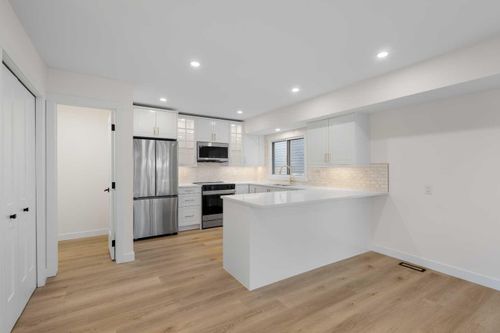 4 Cedarwood Rise Sw, Calgary, AB, T2W3H9 | Card Image