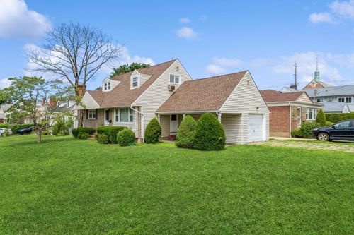 106 Bregman Ave, New Hyde Park, NY, 11040-2013 | Card Image