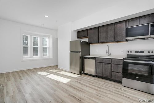 8-799 E Grand Blvd, Detroit, MI, 48207-2559 | Card Image